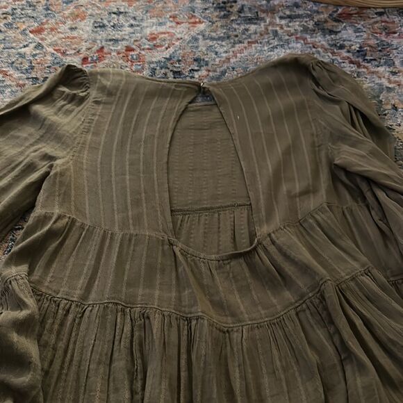 Green American Eagle blouse flowy - Picture 5 of 5